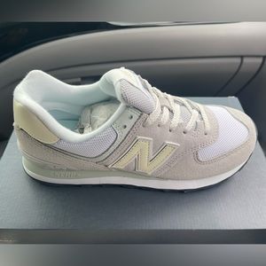 NEW BALANCE (WL574VL2) Classic Traditionnels Size 7 Womens